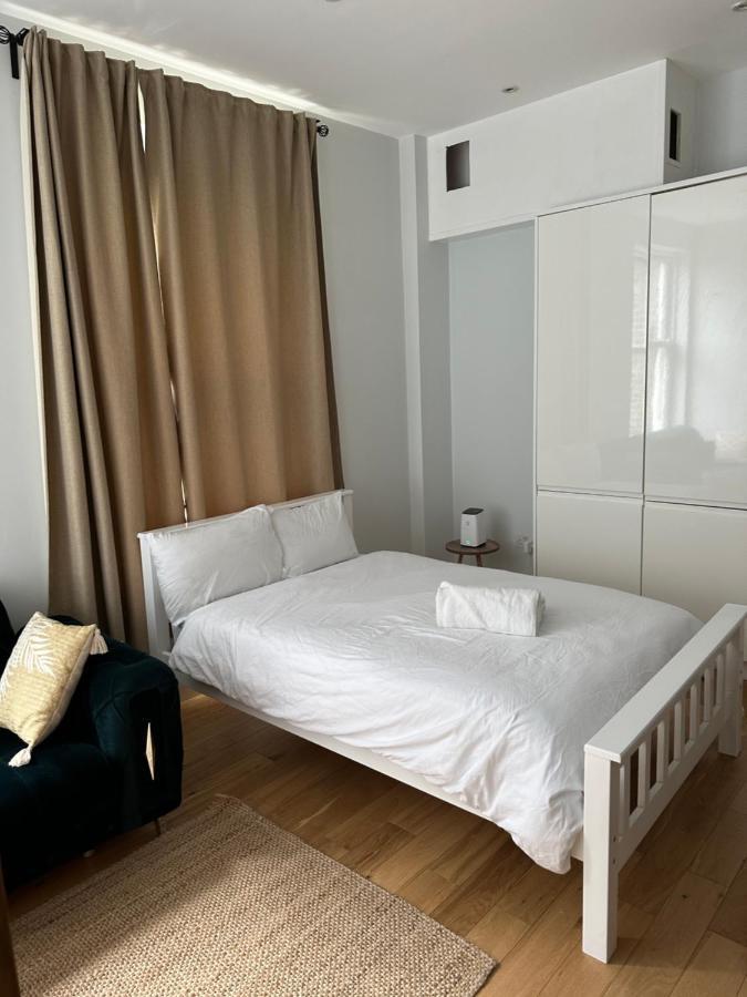 Acton House Appartamento Londra